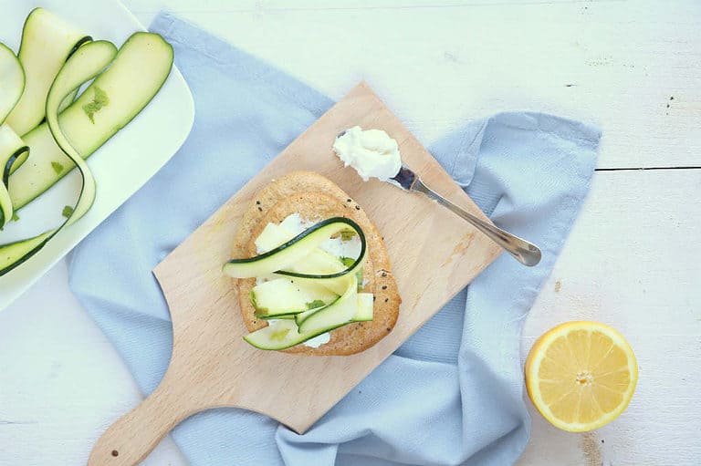 Havermoutbroodjes met courgette en geitenkaas