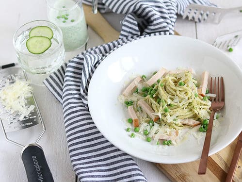 Spaghetti met broccolisaus en doperwten