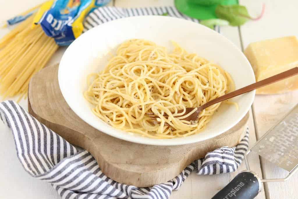 Spaghetti cacio e pepe met 3 ingrediënten