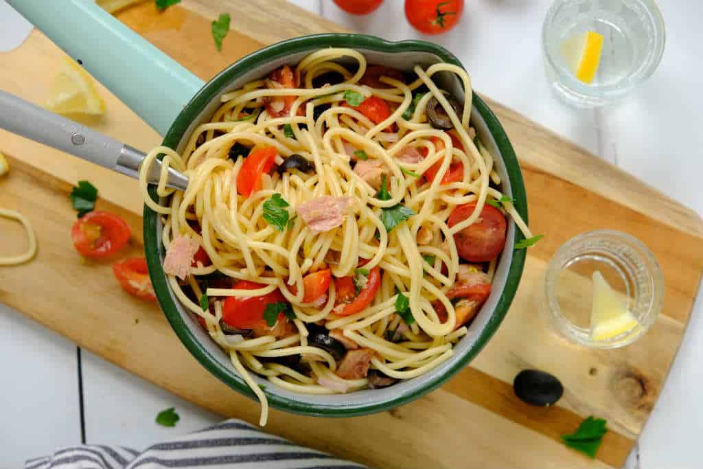 Spaghetti met cherry tomaat en tonijn