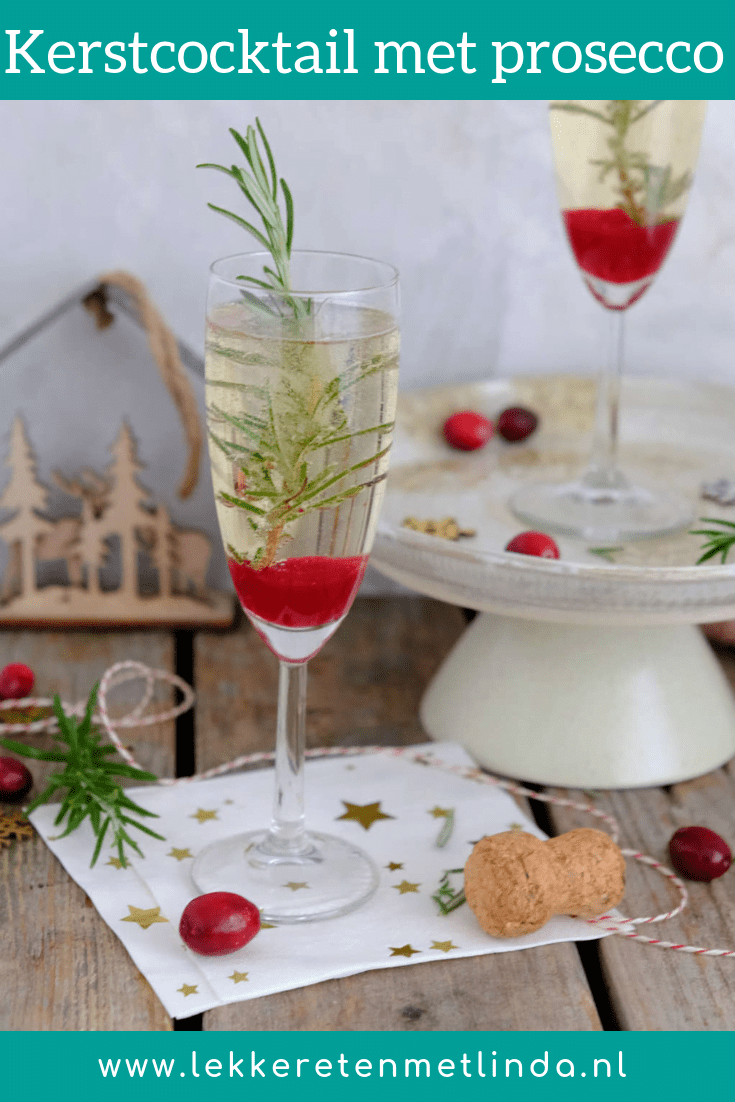 Voor deze kerstcocktail met prosecco maak je zelf een cranberry siroop. Dat klinkt misschien ingewikkeld, maar dat is het recept zeker niet.