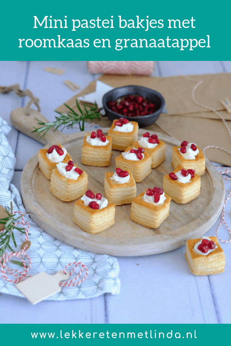 Mini pastei bakjes met roomkaas en granaatappelpitjes zijn een lekker hapje om het kerstdiner mee te starten.
