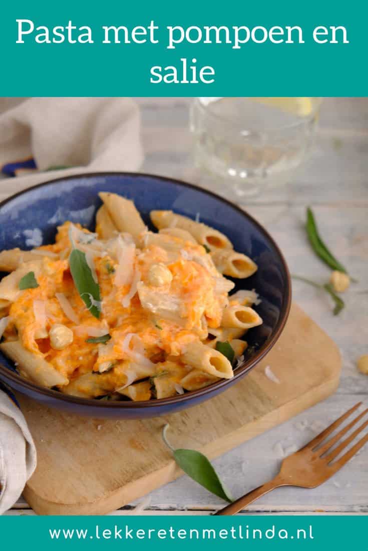 Pasta met pompoen en salie is een makkelijk pasta recept voor door de weeks. Het is ook een vegetarisch recept en staat binnen 20 minuten op tafel. 