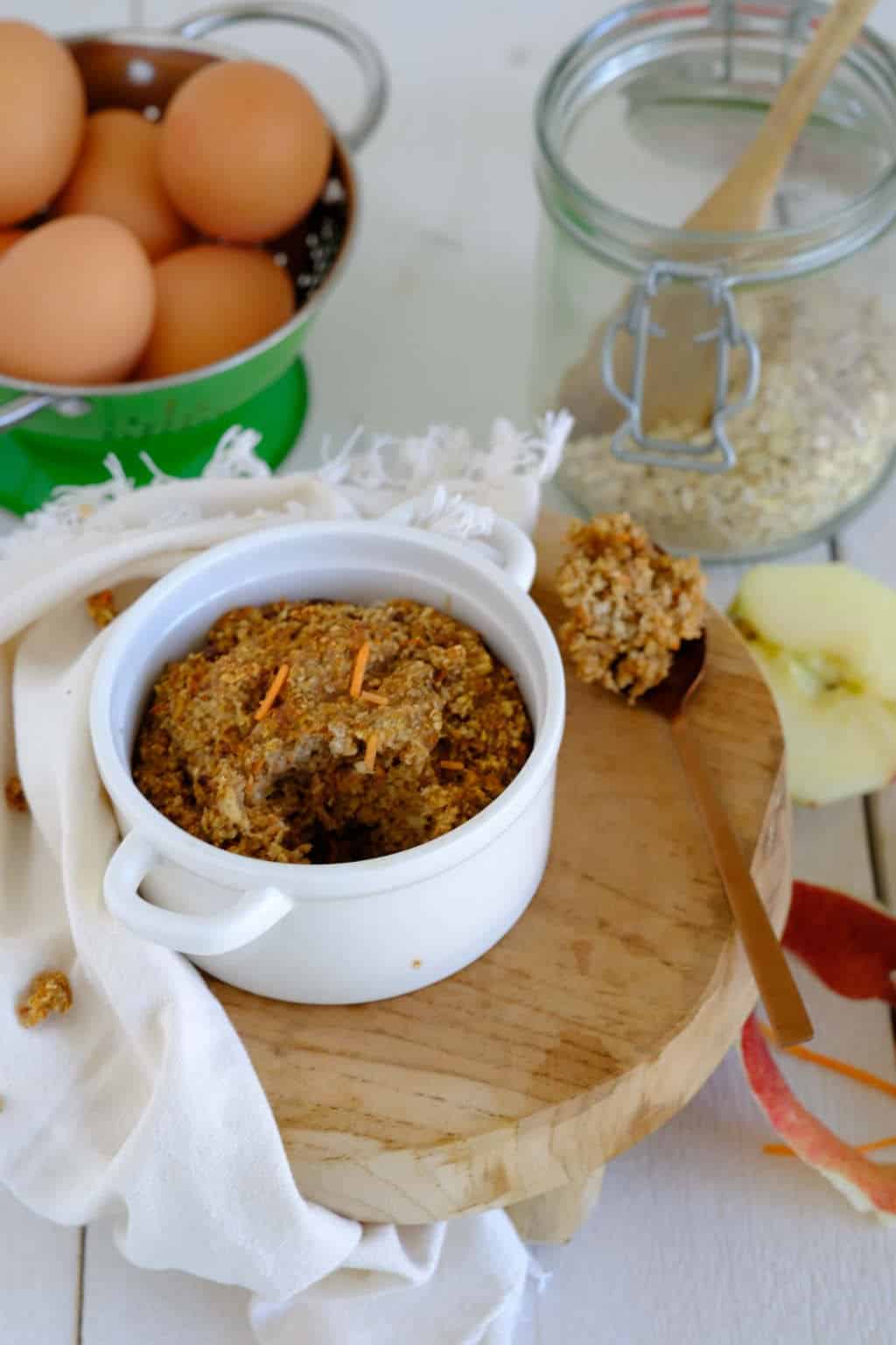 Worteltaart havermout uit de oven is een goed begin van de dag. Dit ontbijt recept zit boordevol goede ingrediënten voor langdurige energie voor de ochtend.