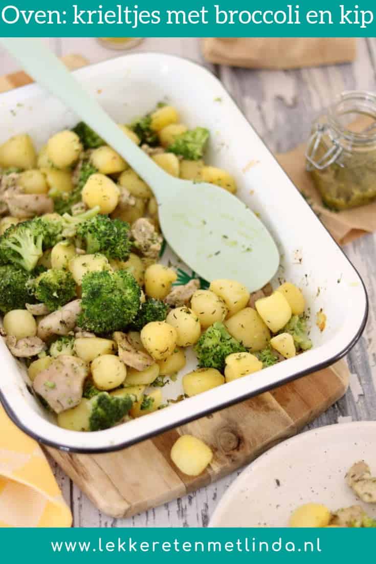 Ovenschotel: krieltjes met broccoli, kip en pesto. Een makkelijk, gezond en lekker recept dat het hele gezin lust.