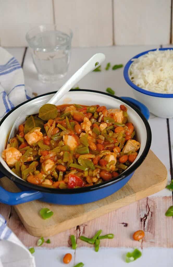 Surinaamse bruine bonen met kip en rijst