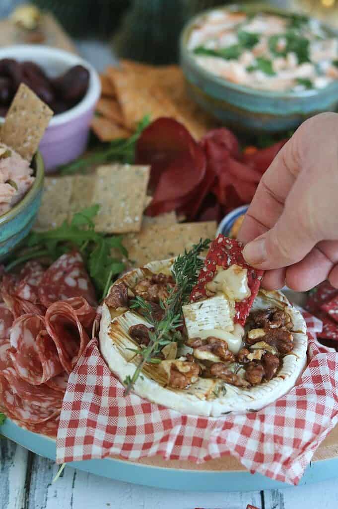 Feestelijke borrelplank met 3 dips