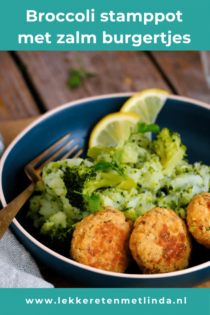 Broccoli stamppot met zalm burgers voor een makkelijkelijke maaltijd met vis. De zalm burgertjes worden gemaakt met zalm uit blik. Handig en snel klaar. #stamppot #broccoli #zalm #makkelijkemaaltijd