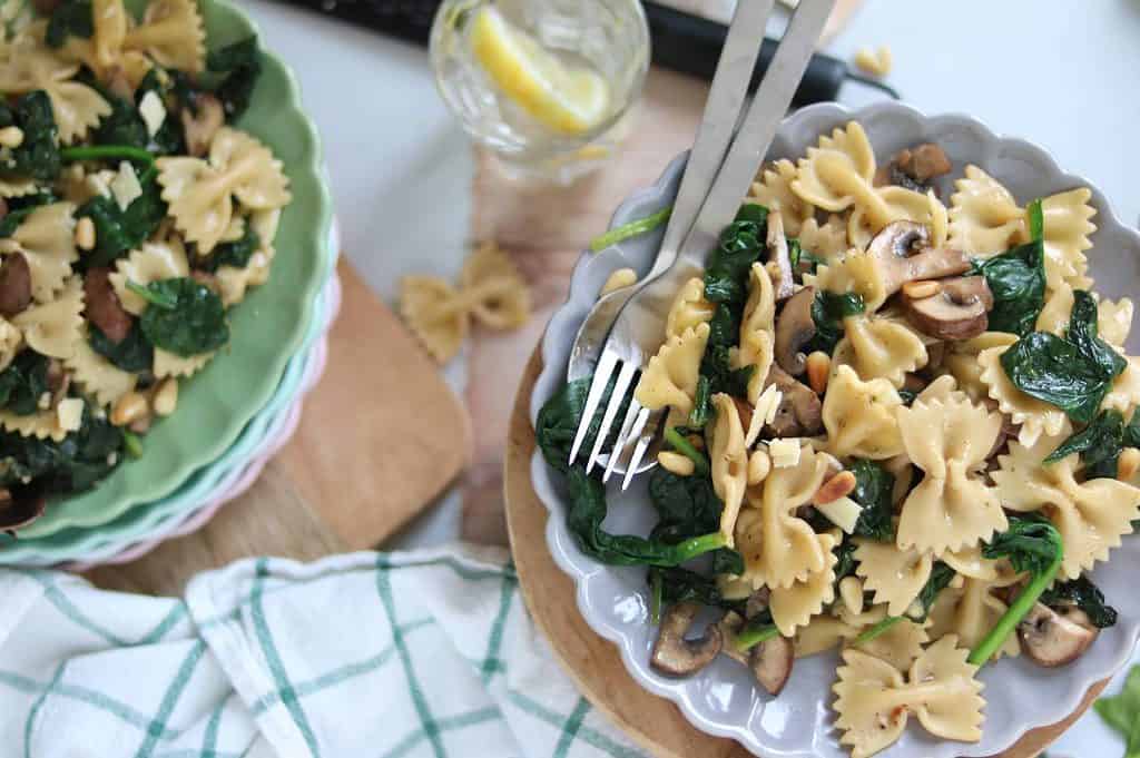 vegetarische pasta met spinazie en champignons 1a