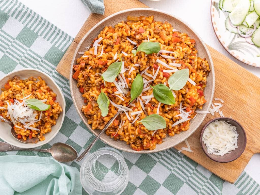 Eenpansgerecht camping macaroni met gehakt