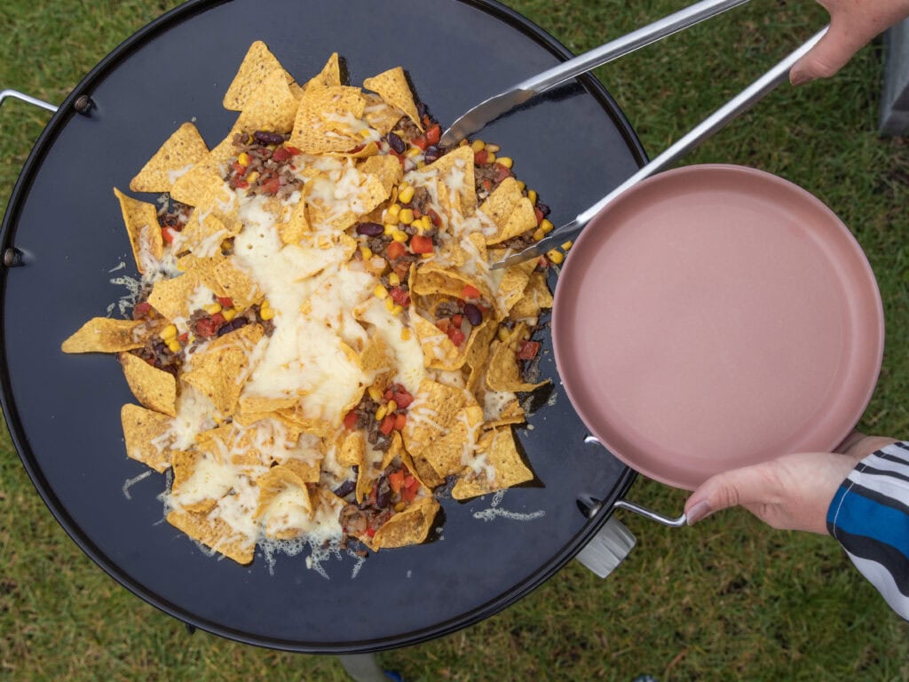 eenpansgerecht camping nachos van de skottelbraai