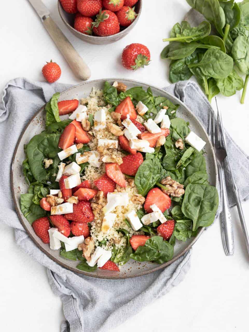 Salade met aardbeien, spinazie en feta