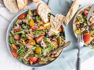 Pasta salade met tonijn en pesto