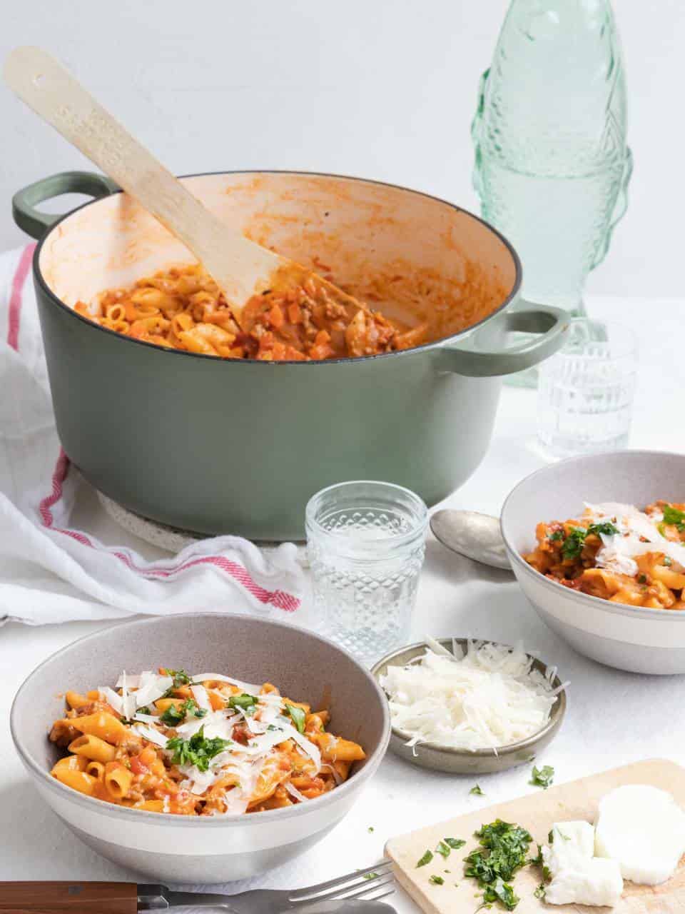 Pasta bolognese in 1 pan