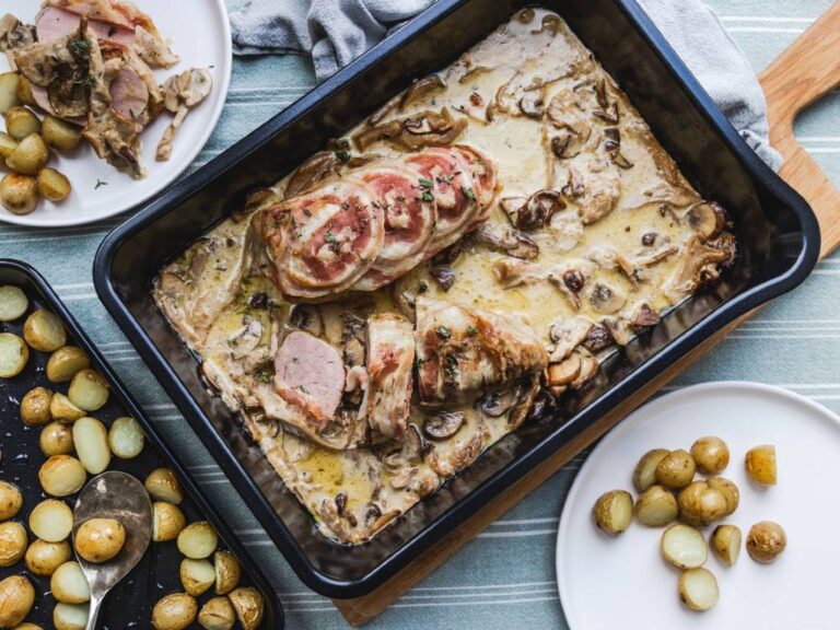 Varkenshaas uit de oven met champignonsaus