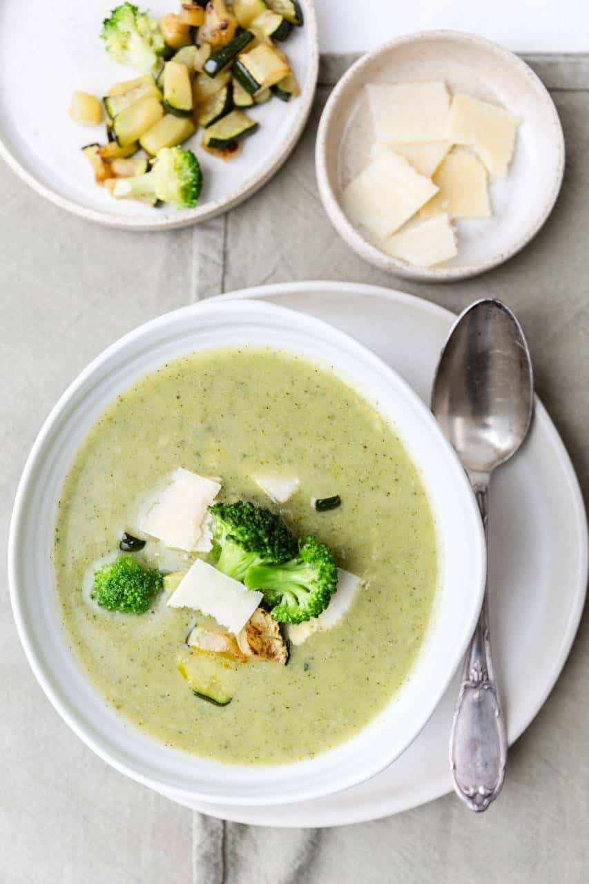 Broccoli courgette soep. Makkelijke, snelle en gezonde soep met broccoli en courgette