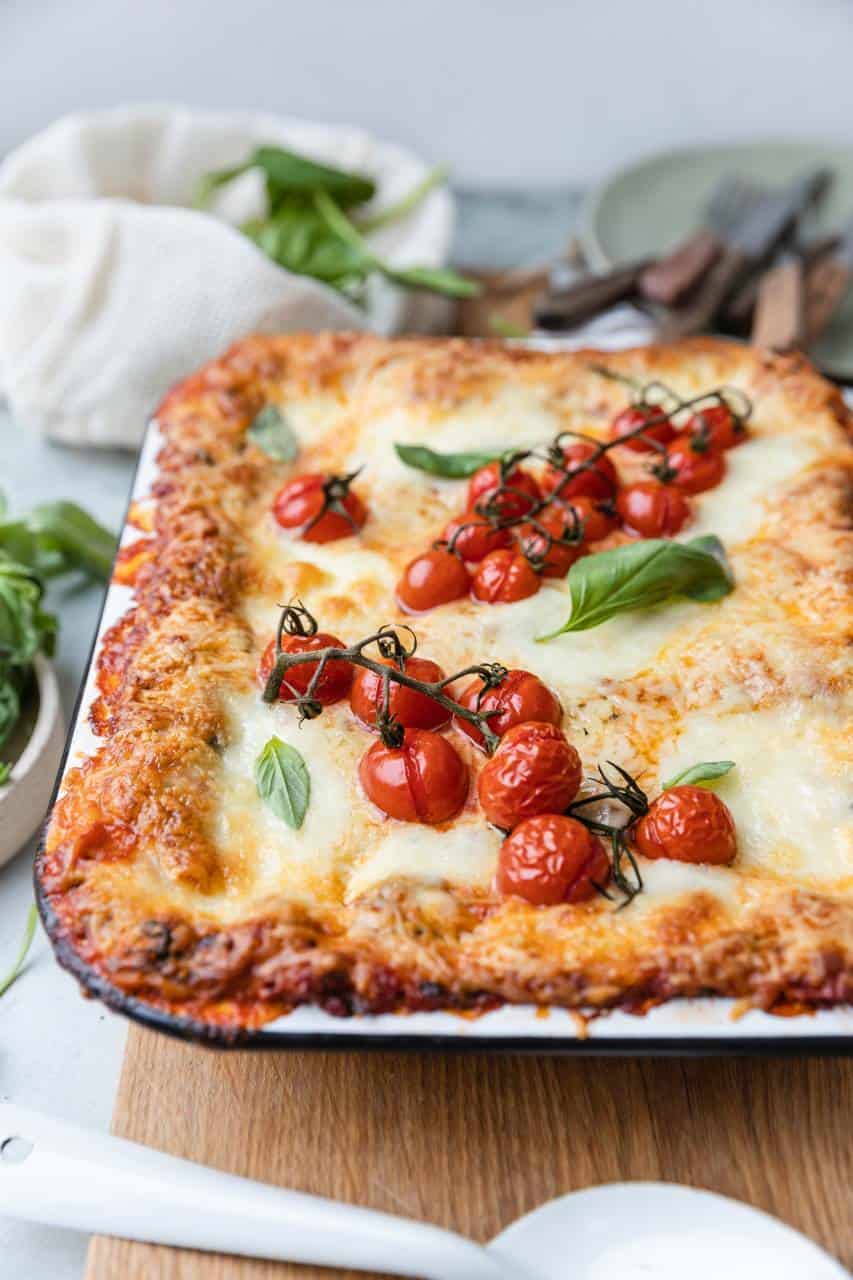 Vegetarische lasagne met spinazie, tomatensaus en kaas