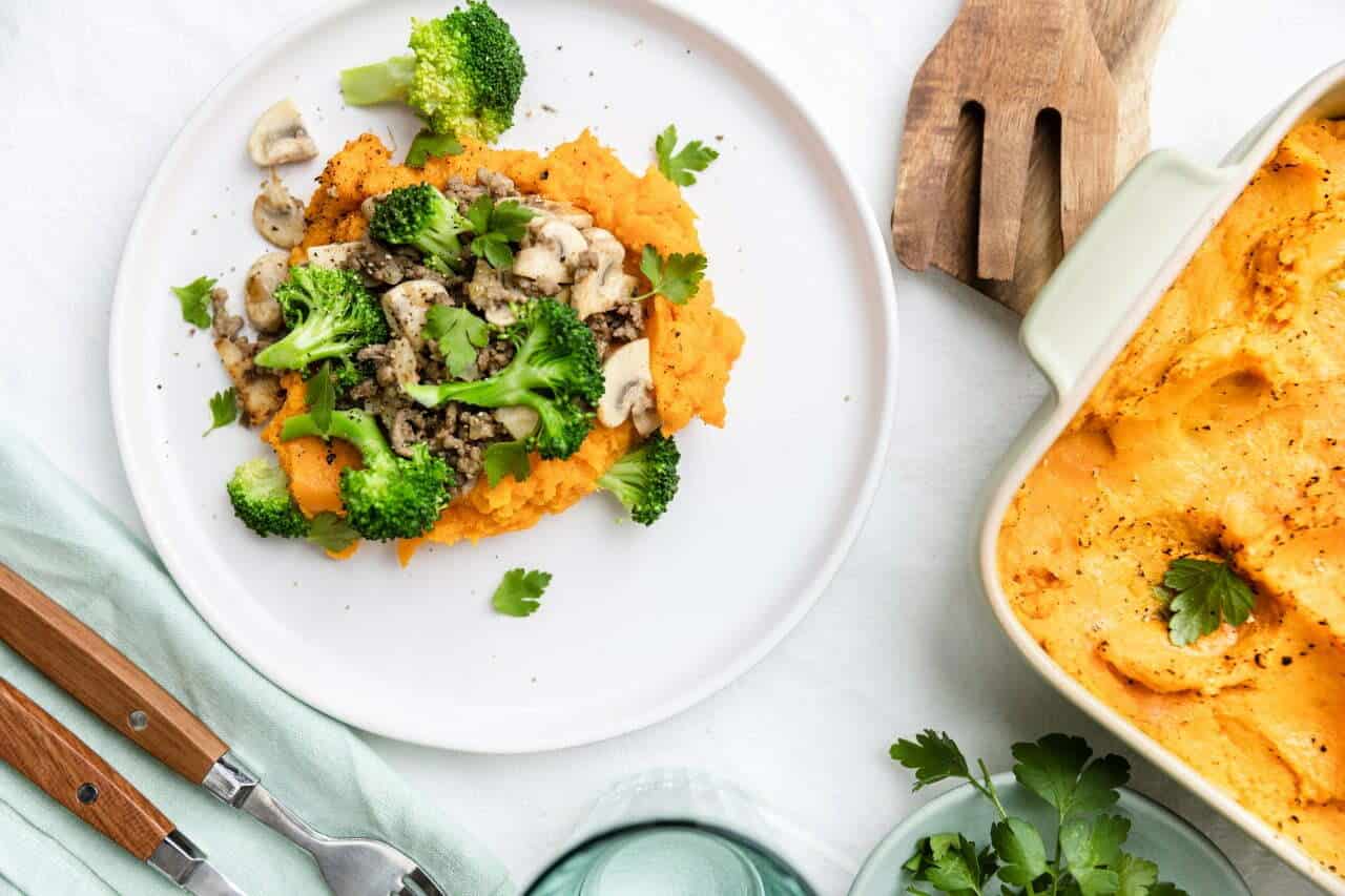 Broccoli zoete aardappel ovenschotel met gehakt