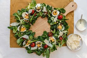 Gevulde eieren krans salade