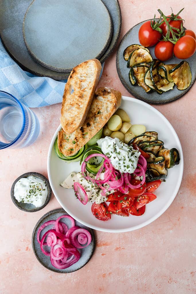 Griekse bowl met tzatziki