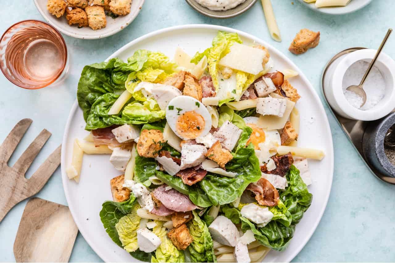 Caesar salade met kip en pasta