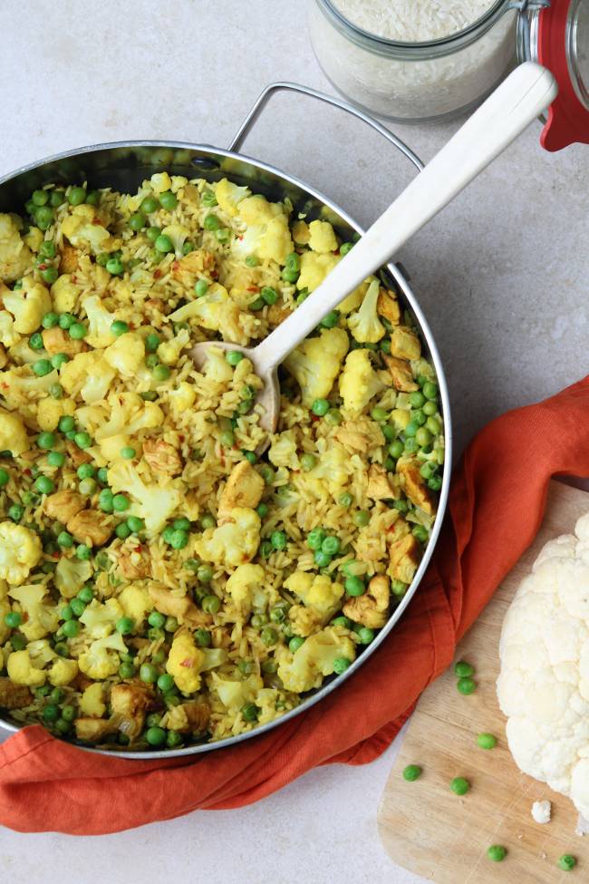 Eenpansgerecht met kip en rijst