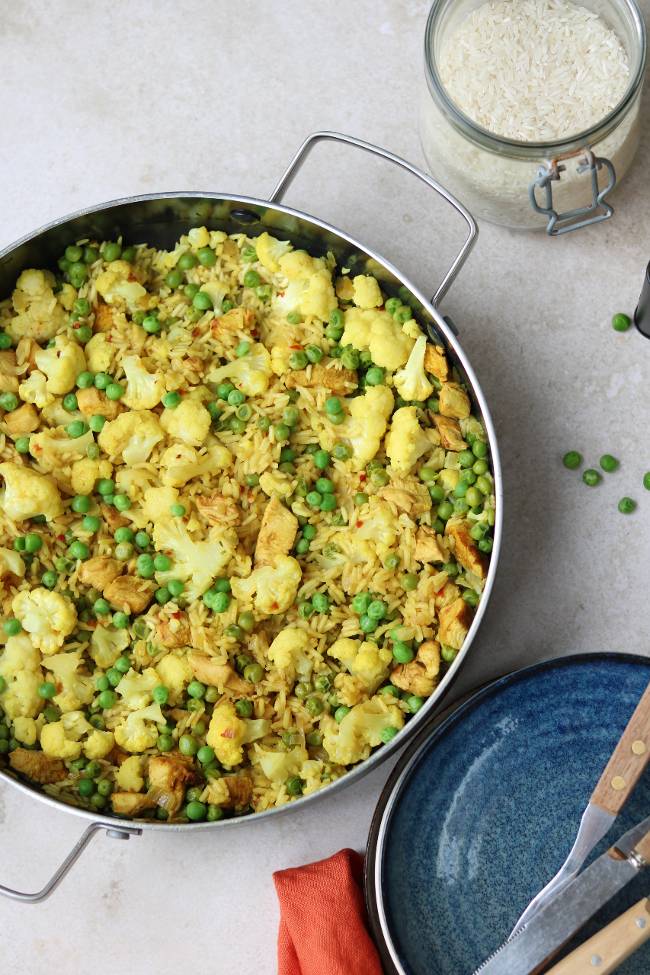 Eenpansgerecht met kip en rijst
