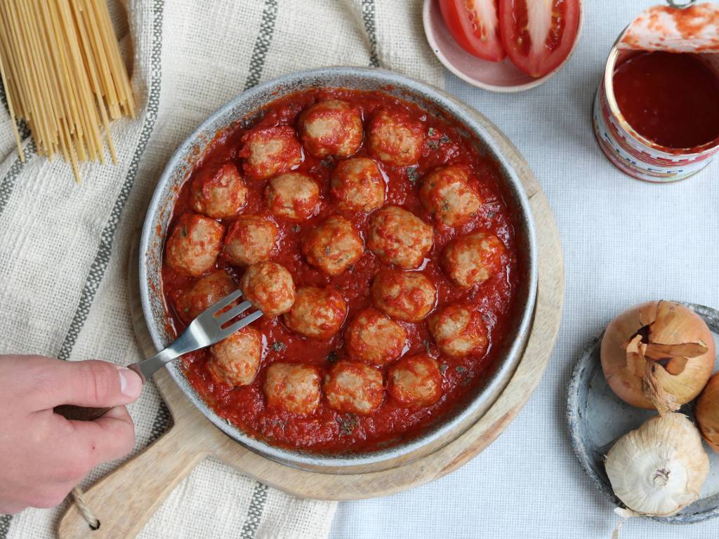 Snelle balletjes in tomatensaus