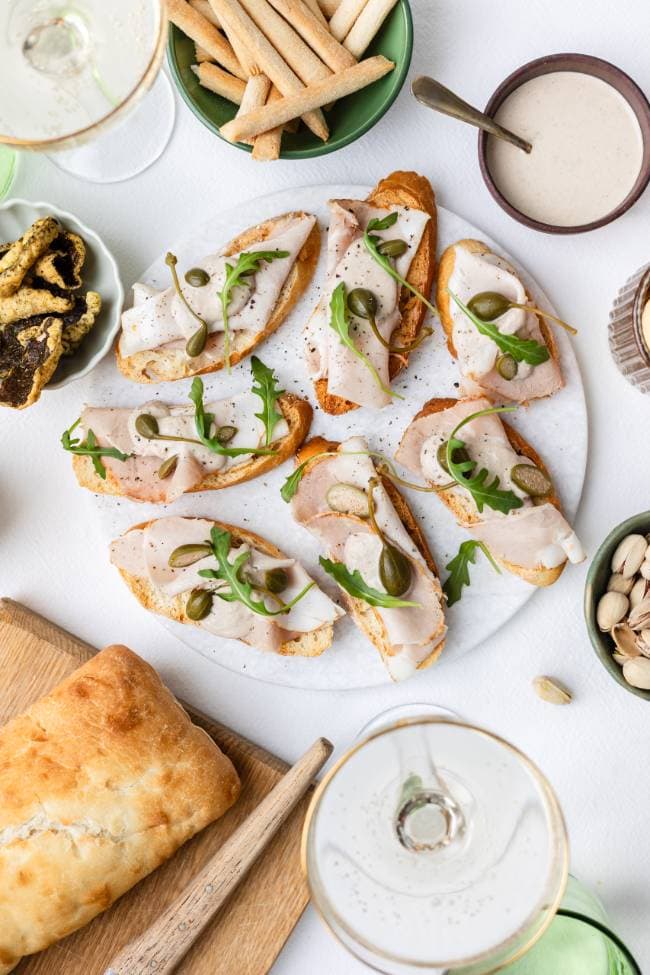 Vitello tonnato bruschetta