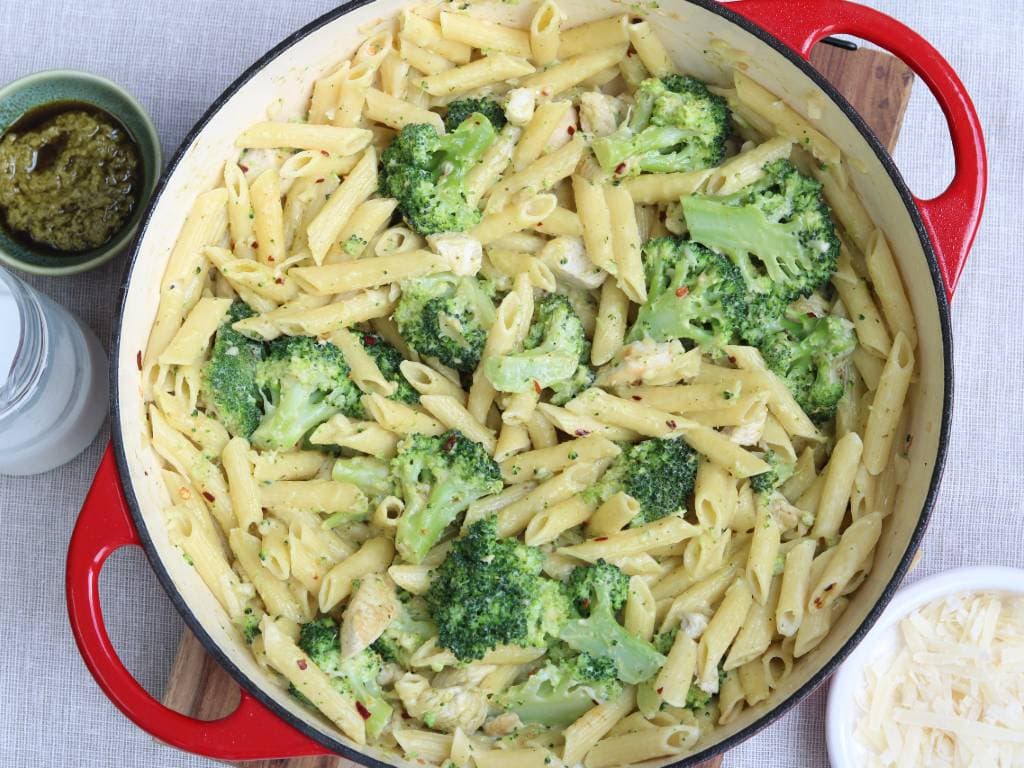 Romige pasta met kip, makkelijke maaltijd voor doordeweeks