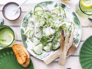 Komkommersalade maken