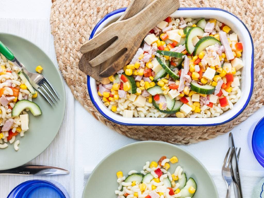 Koude macaroni salade
