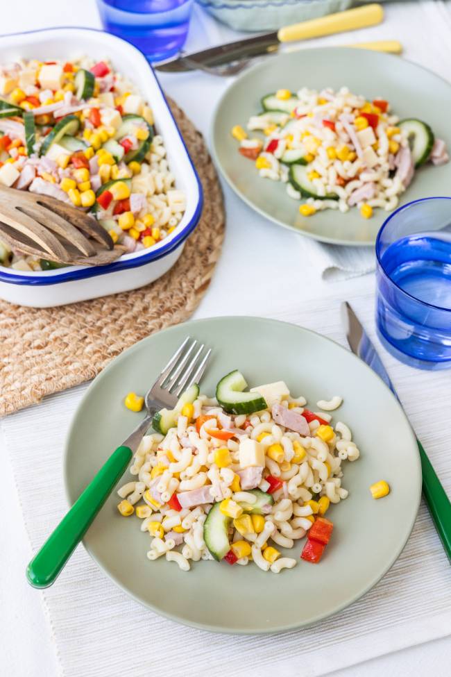 Koude macaroni salade maken