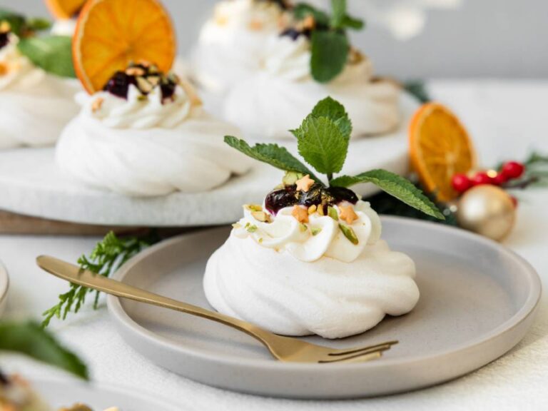 Mini pavlova’s met fruit