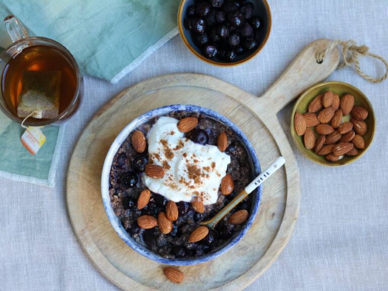 Havermout ontbijt met blauwe bessen