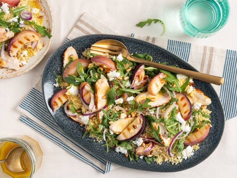 Couscous salade met gegrilde kip en perzik