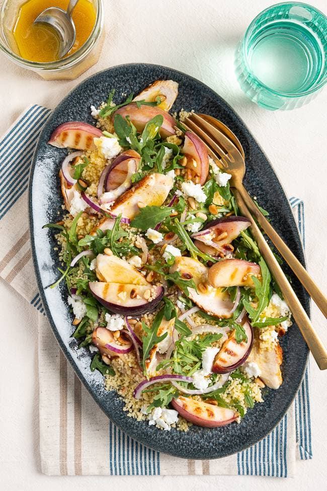 Couscous salade met gegrilde kip en perzik