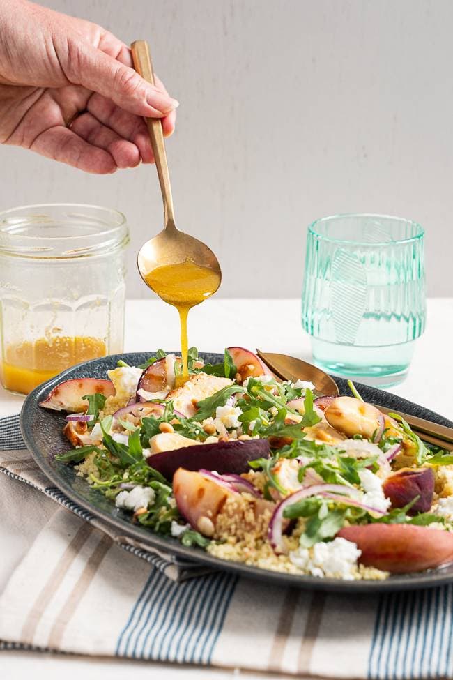 Salade met couscous, kip en perzik