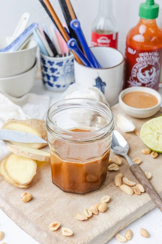 Zelfgemaakte pindakaas dressing