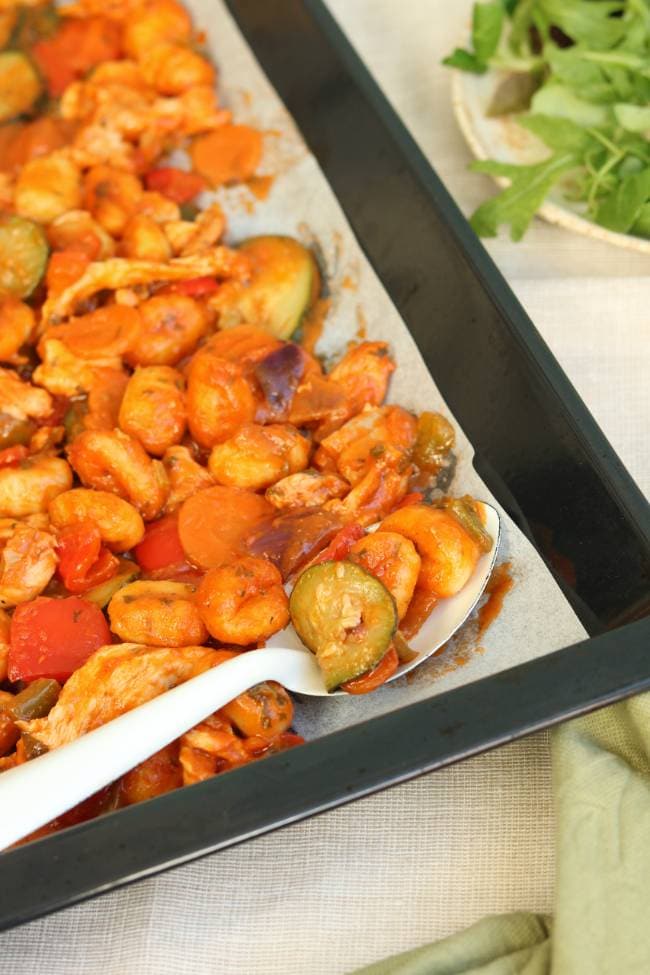 Traybake met gnocchi  , kip en groenten